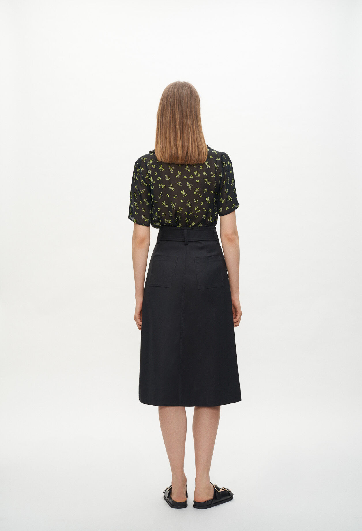Buttoned midi skirt with ties