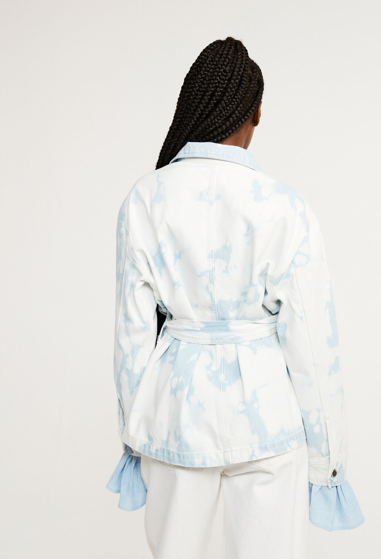 Long-sleeved denim jacket