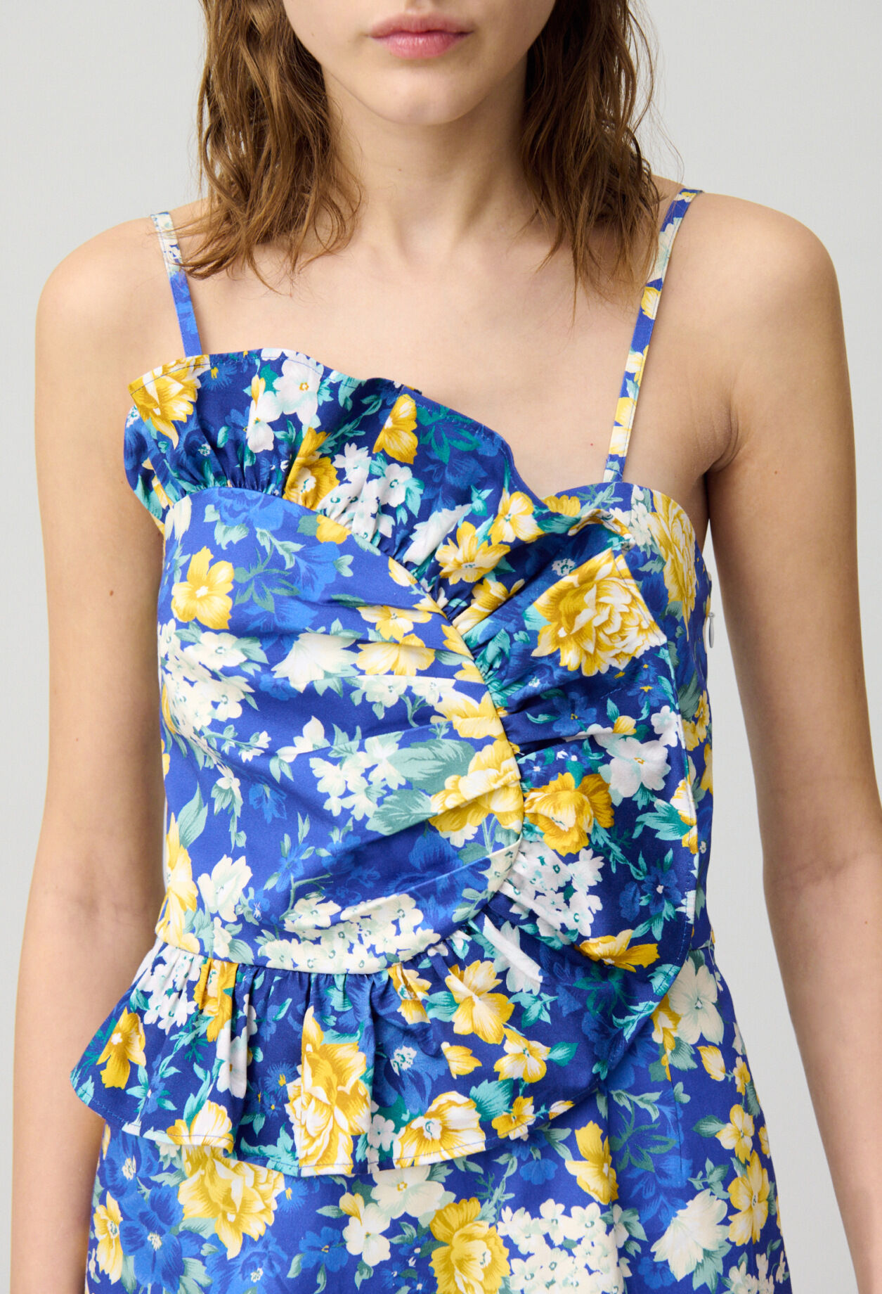 Robe courte volantée