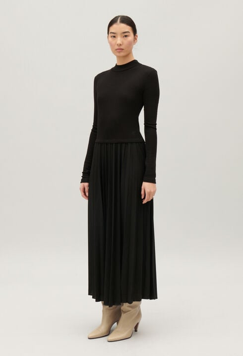 Twist black pleated knitted dress
