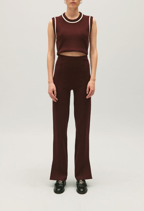 Straight cut trousers slits