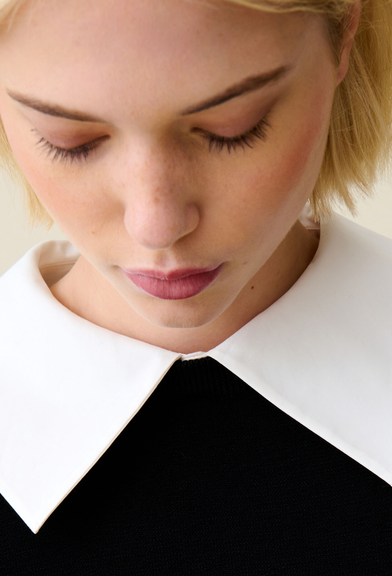 Robe maille noir col amovible 