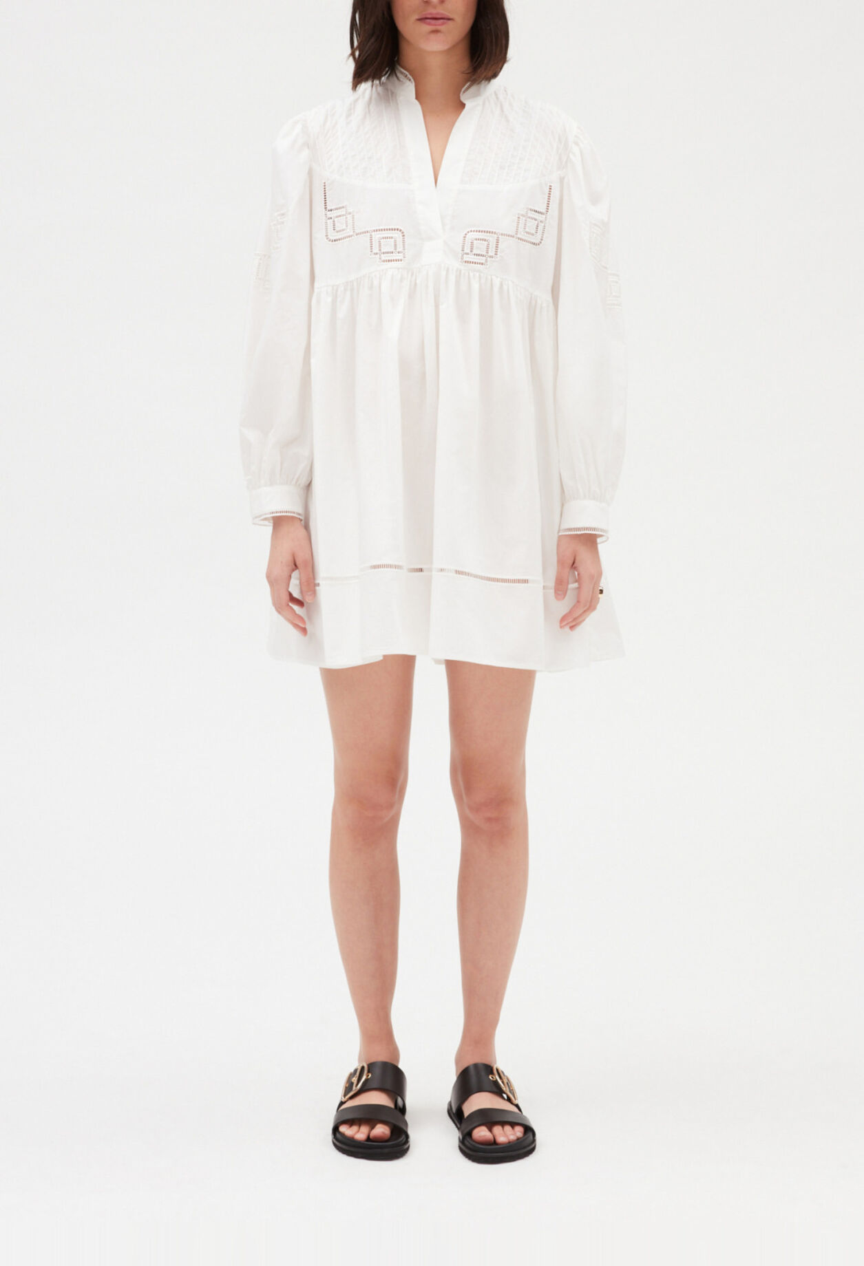 Robe courte coton brodé blanc