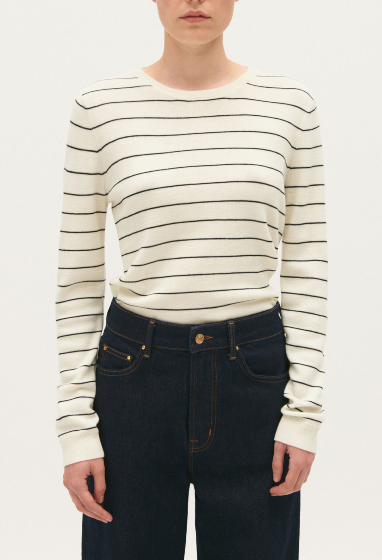 Jumper with removable collar