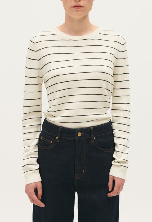 Jumper with removable collar