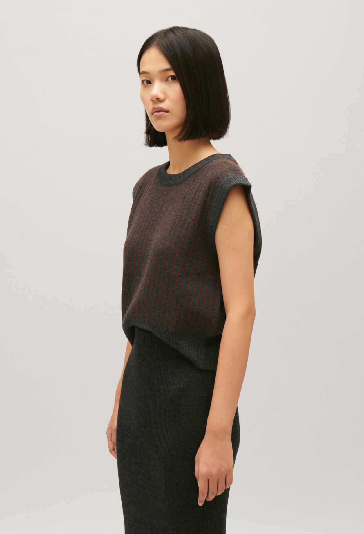 Sleeveless stripy knit jumper