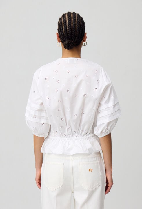Chemise élastiquée brodée