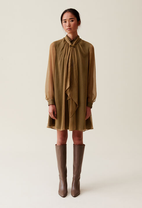 Robe fluide col lavallière