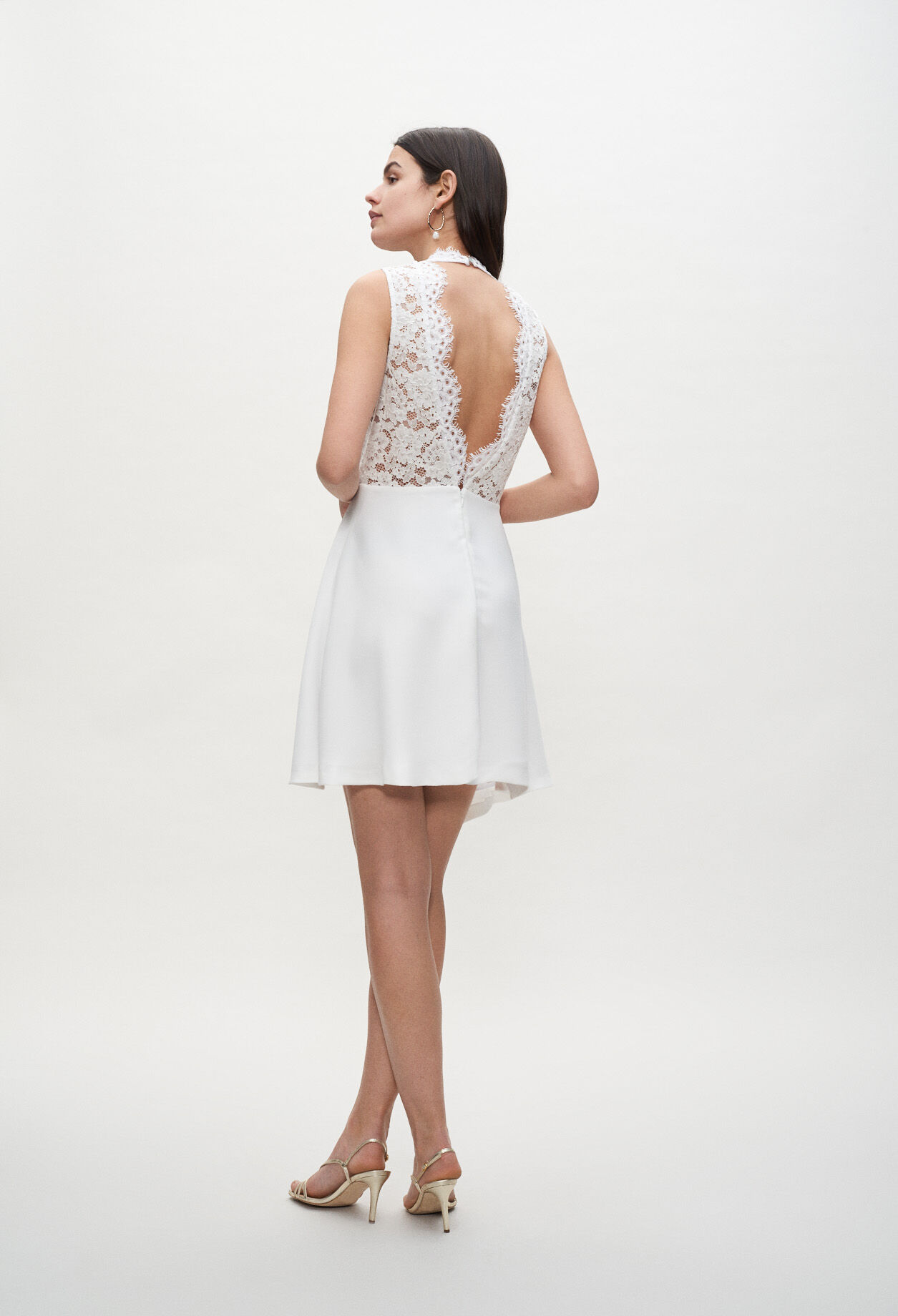 Robe écrue en dentelle et satin