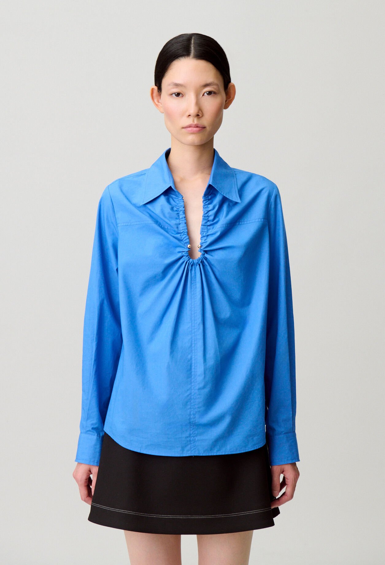 Blouse large d&eacute;collet&eacute;