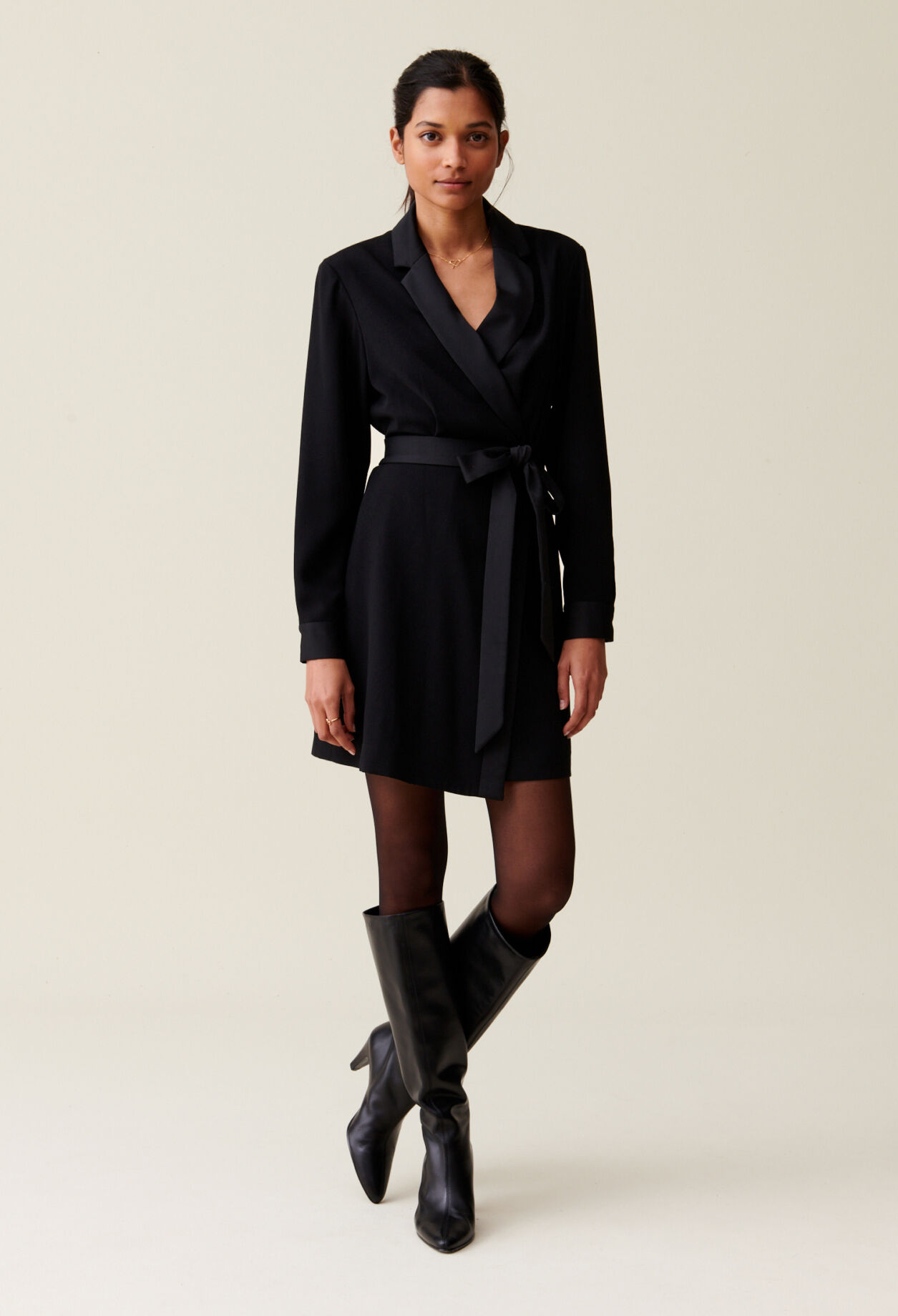 Robe cache c ur col tailleur