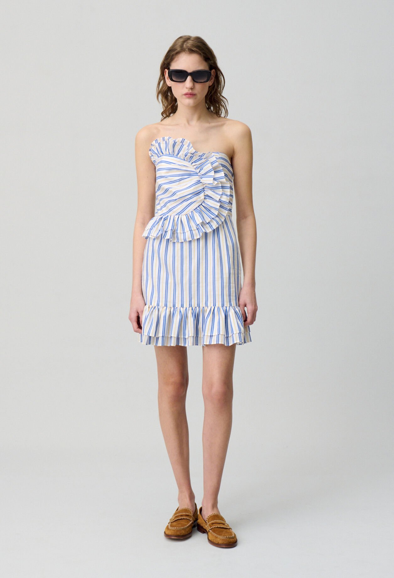 Robe courte volantée