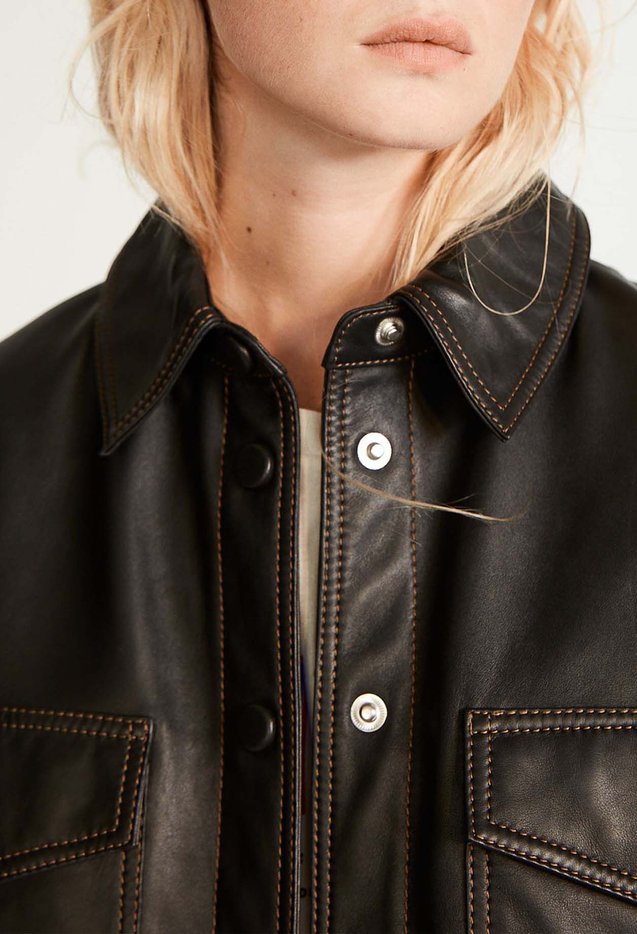 Chemise en cuir