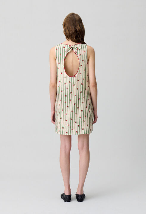 Robe courte sans manches