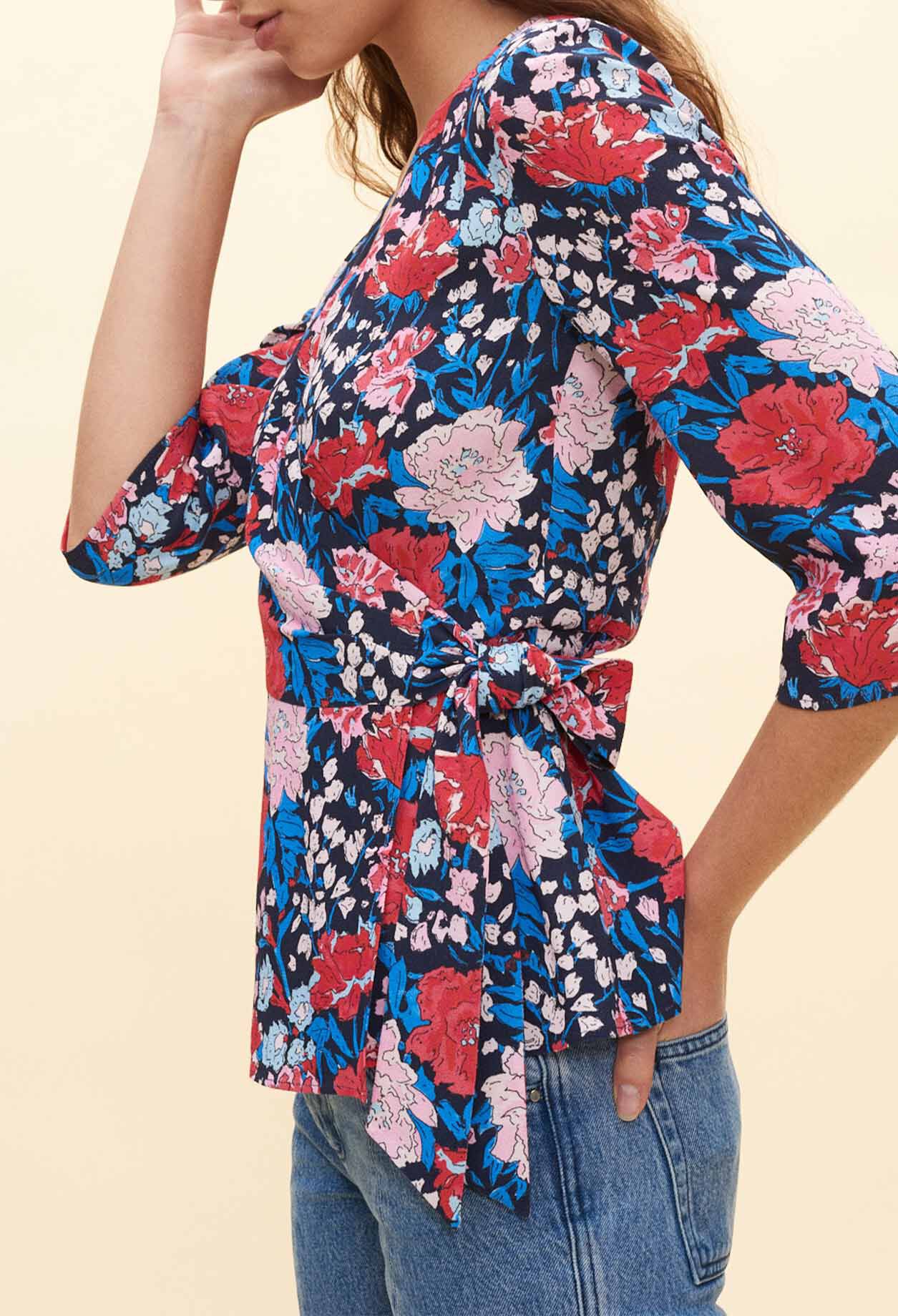 Wrap-front top