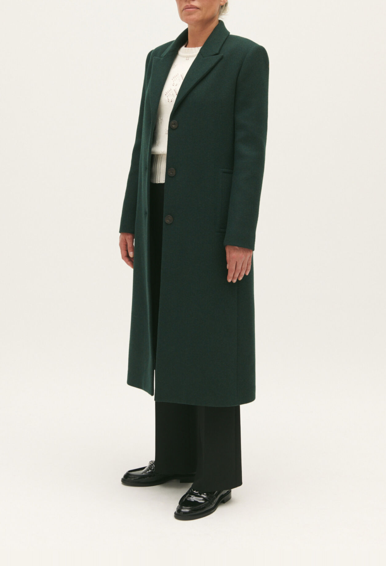 Mid-length straight coat