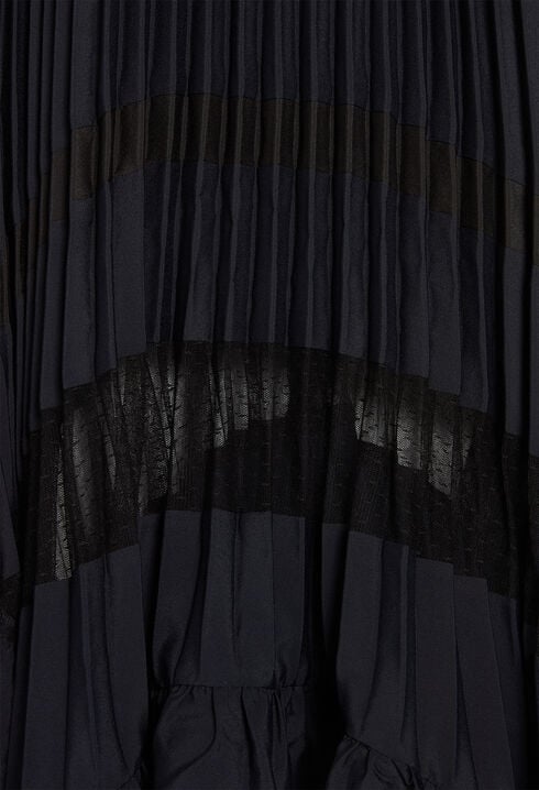 Robe plissée à volant