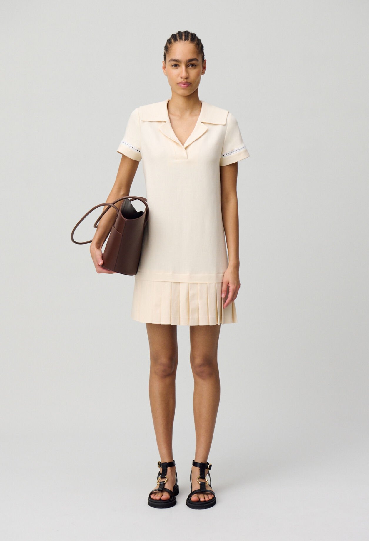 Robe courte à plis