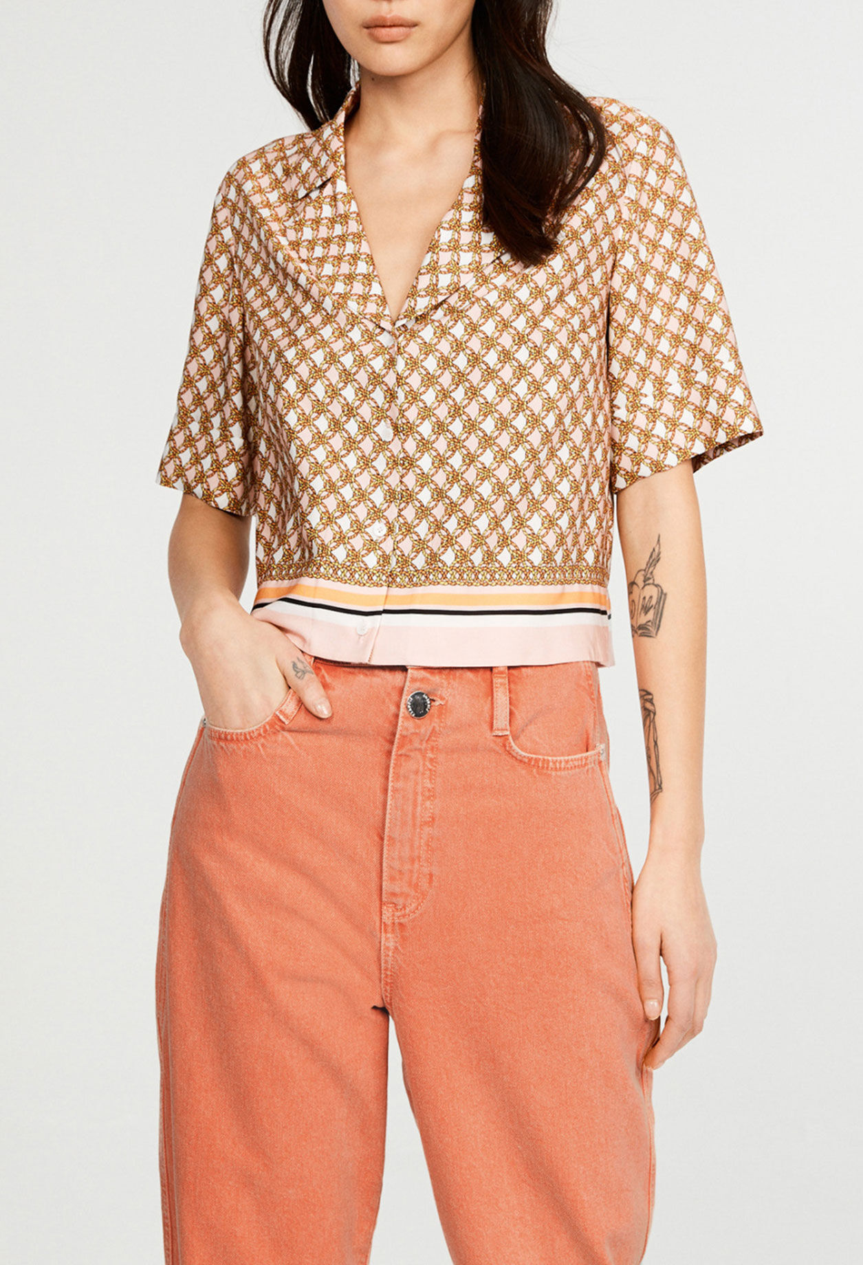 Short-sleeved shirt