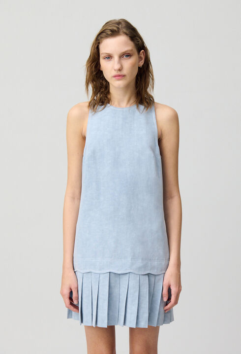 Robe courte sans manches