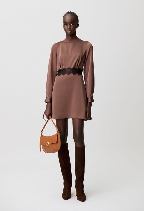 Robe courte fluide satinée