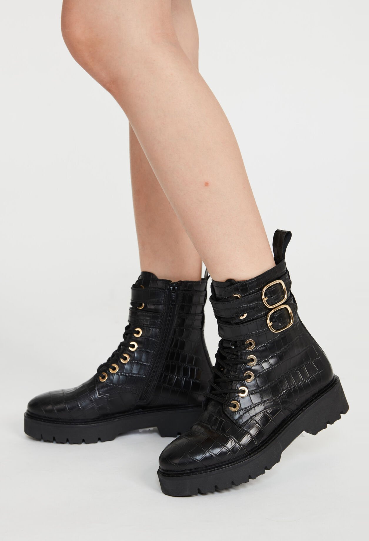 Boots montantes à lacets