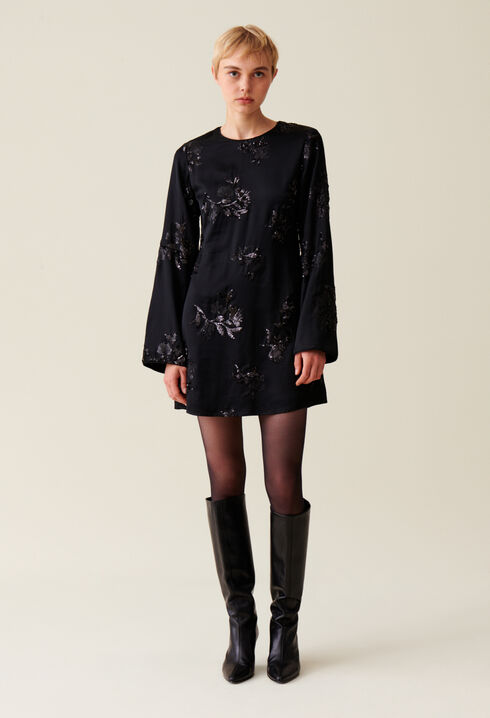 Robe courte noire sequins brodés