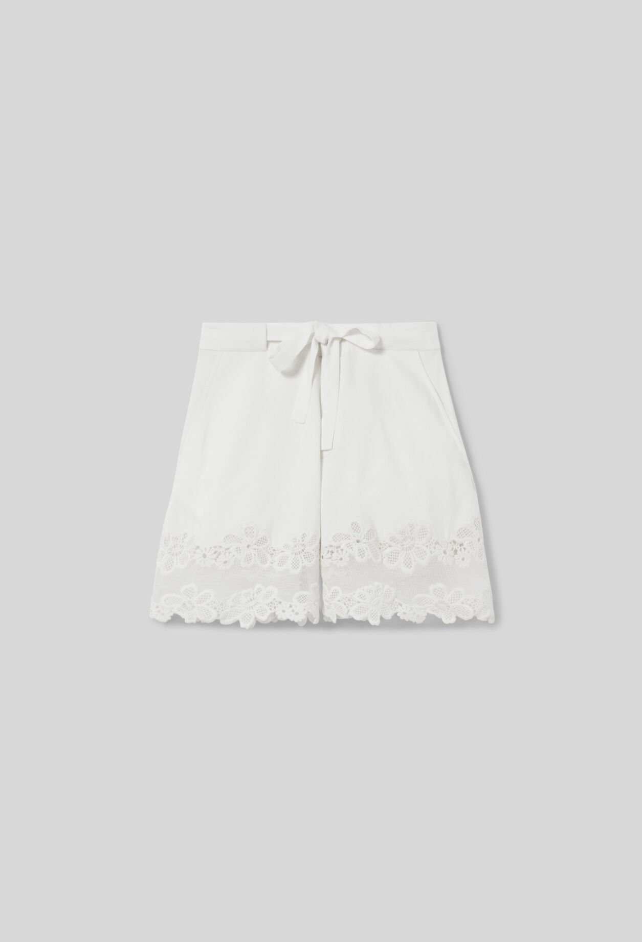 Short large brodé