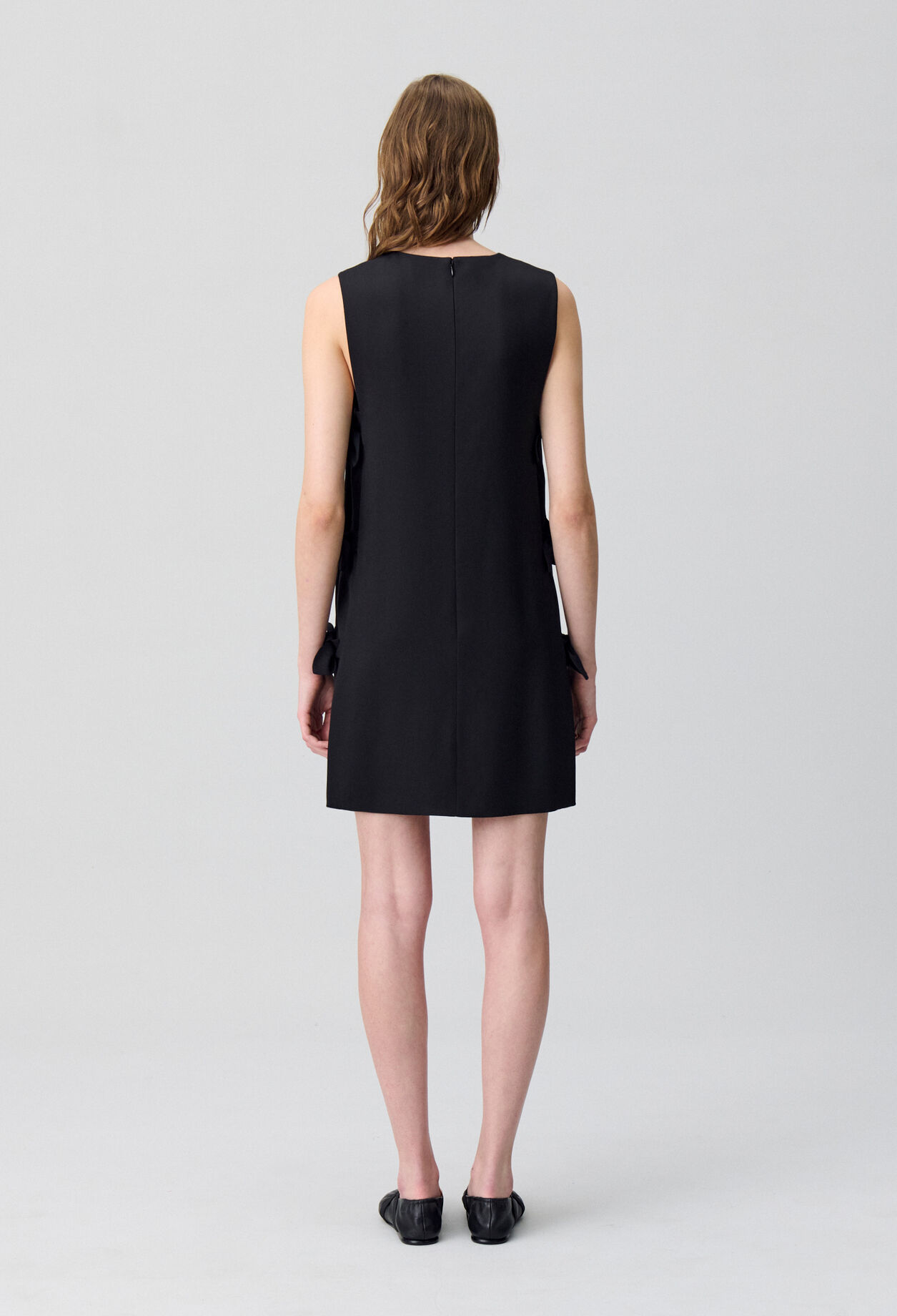 Short dress with bows