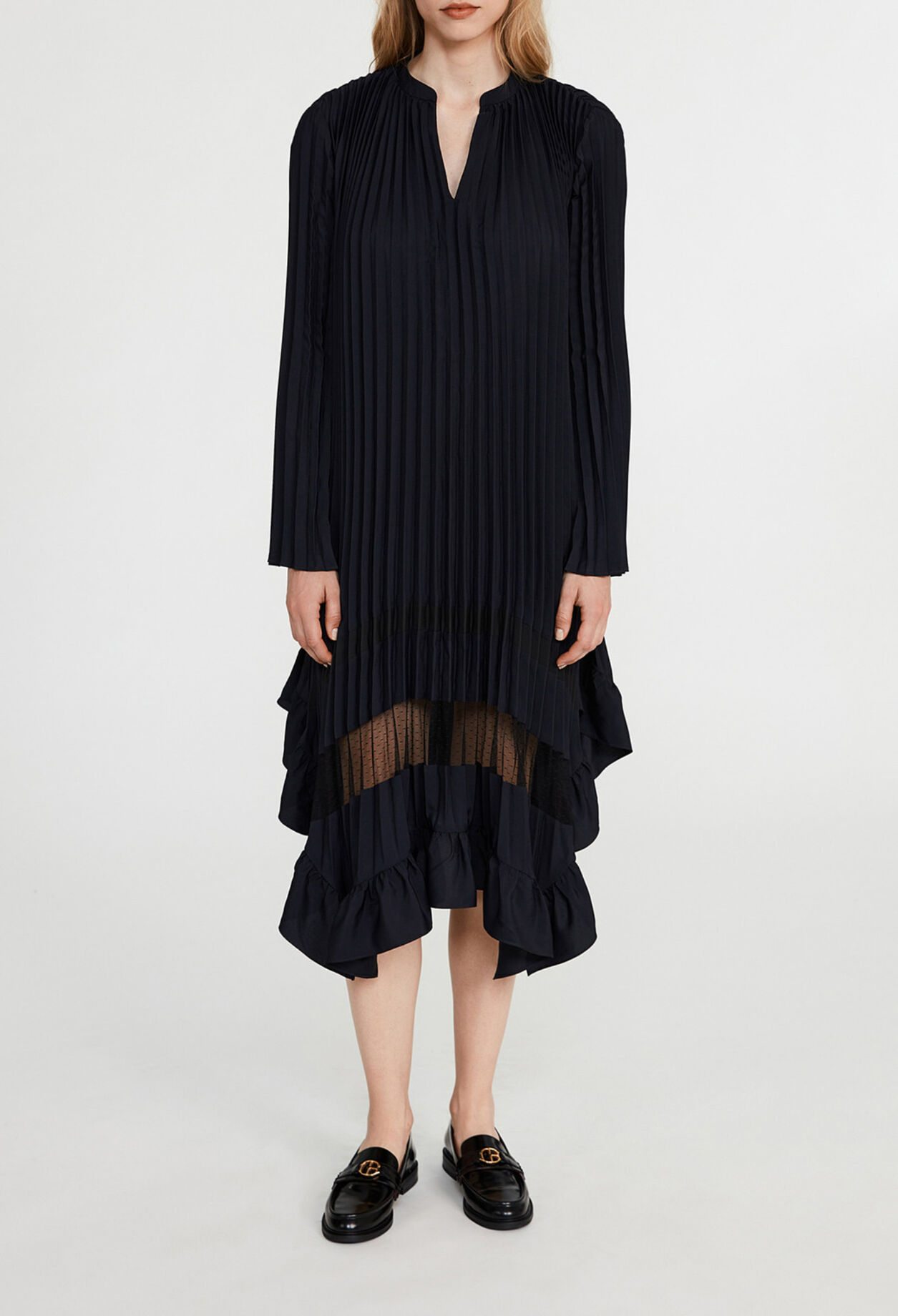 Robe plissée à volant