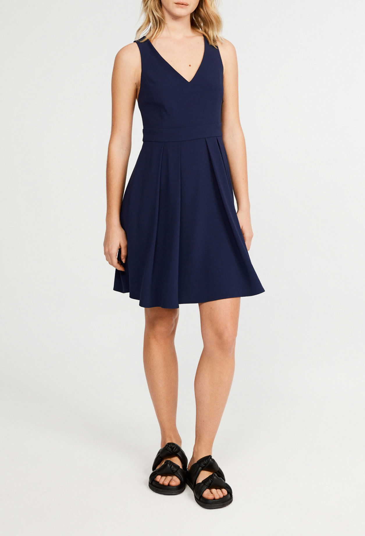 Robe courte sans manches