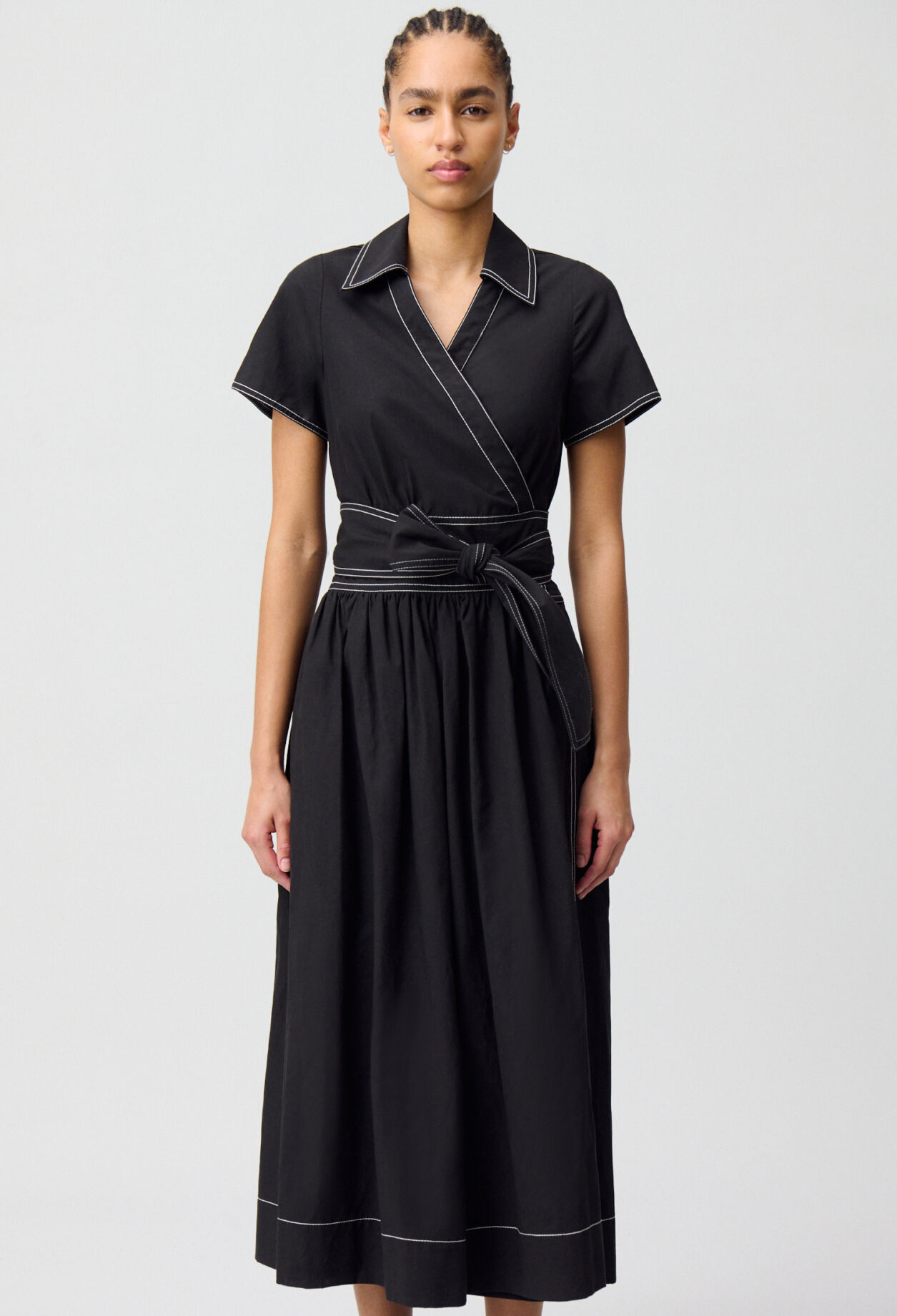 Robe longue ceinturée
