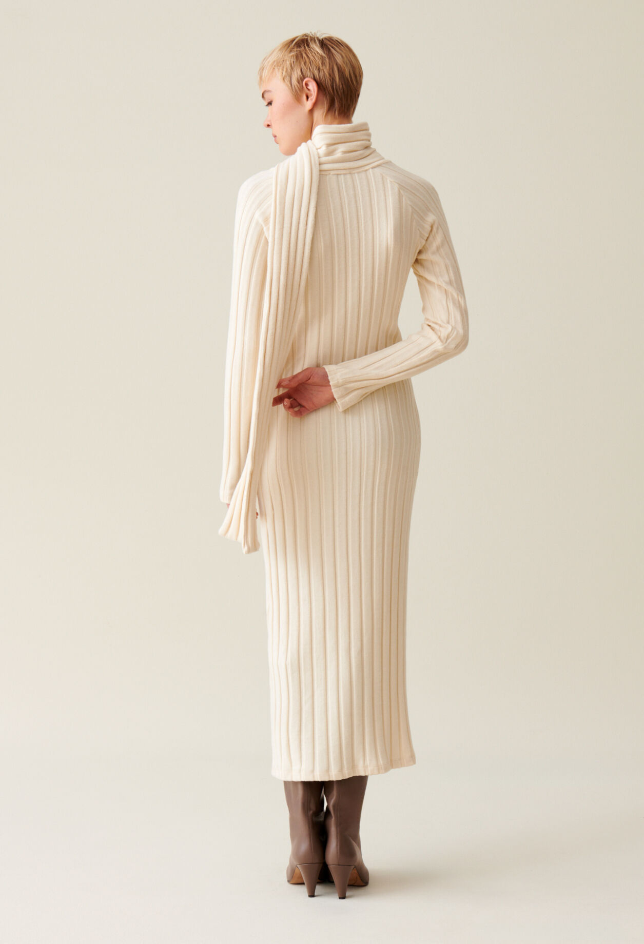 Long knitted dress with tie scarf