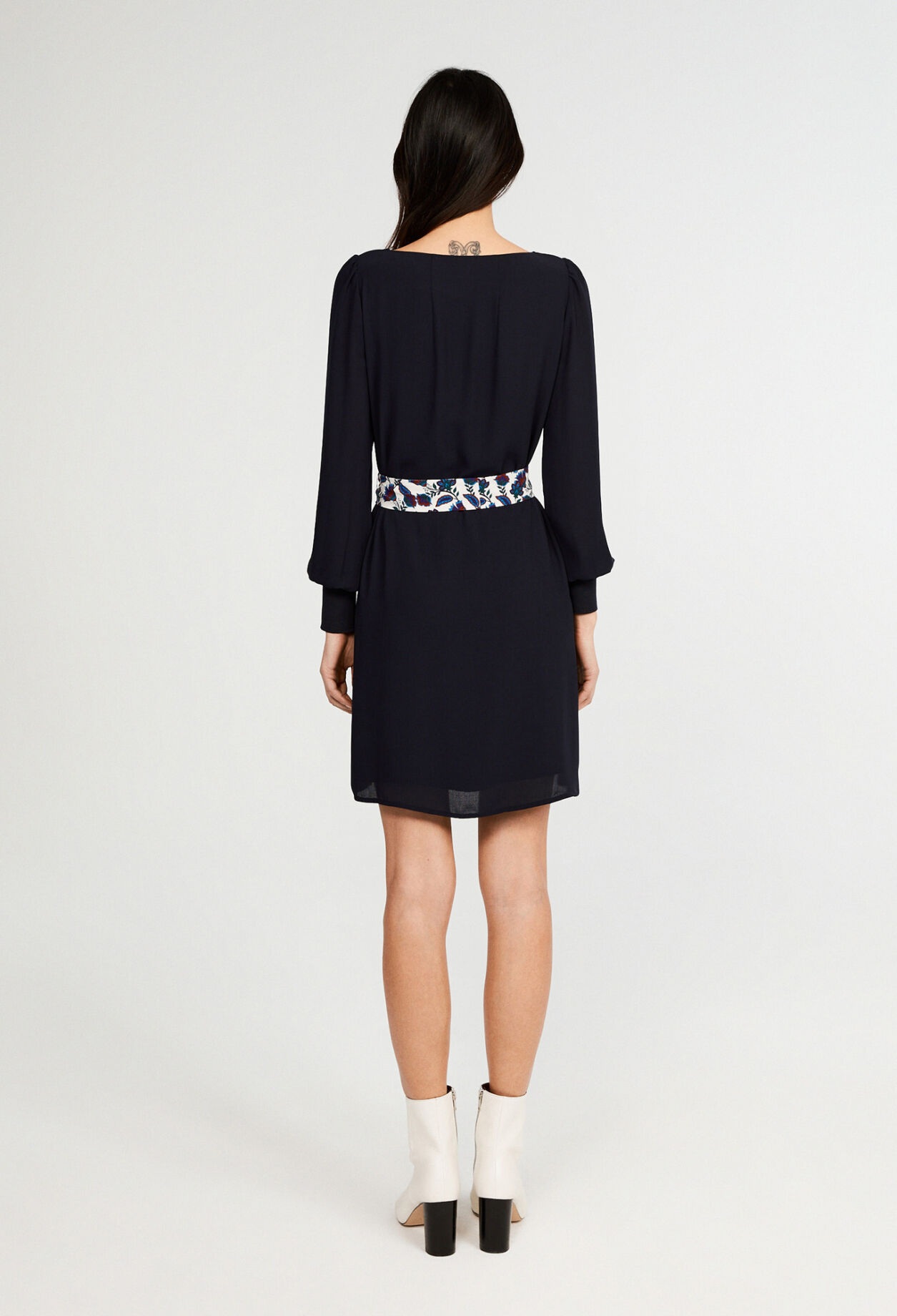Robe droite ceinturée