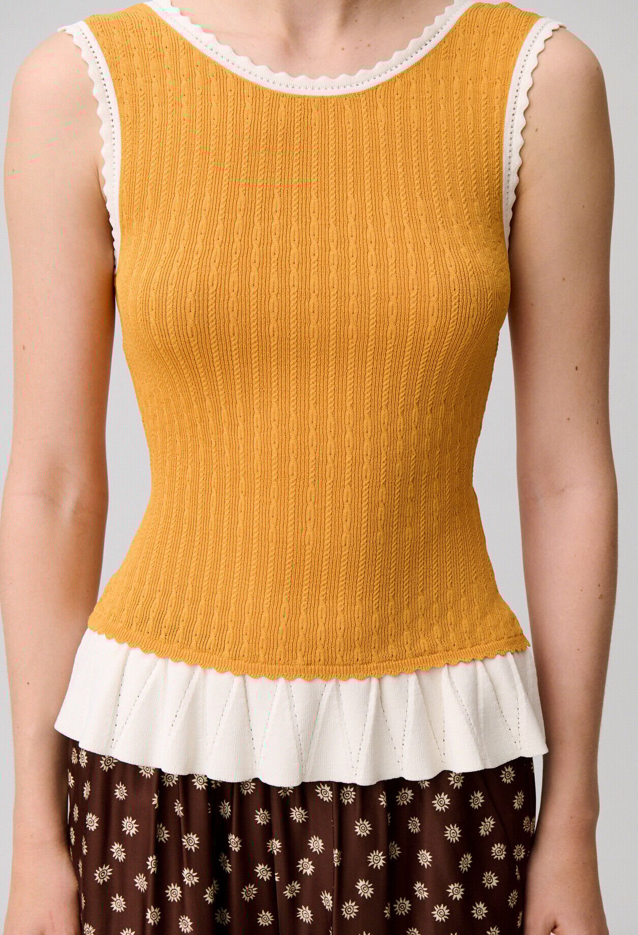 Round neck knit top
