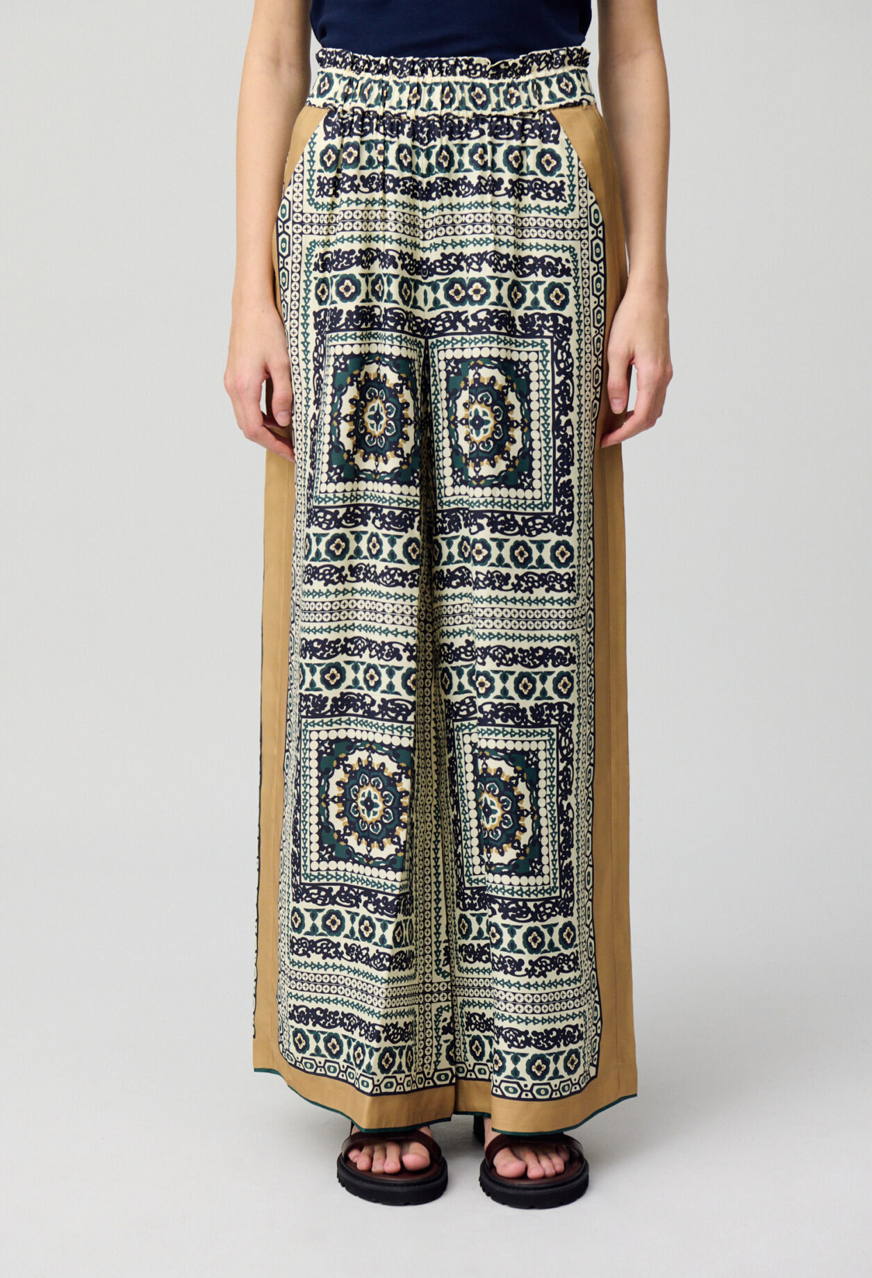 Flowing wide-leg print trousers