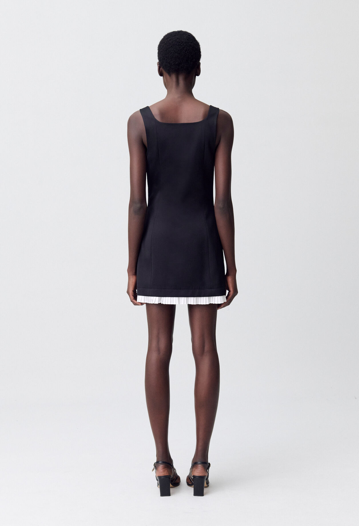 Robe courte plissée
