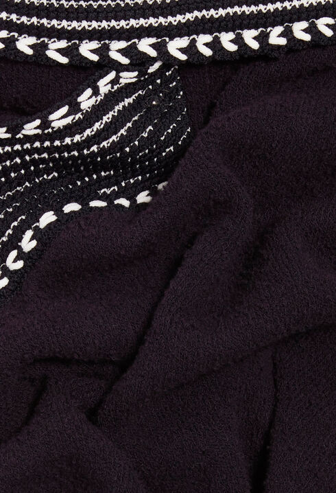 Short navy knit skirt