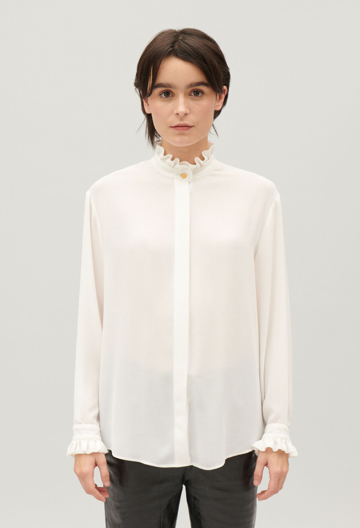 Chemise blanche col montant ondulé 