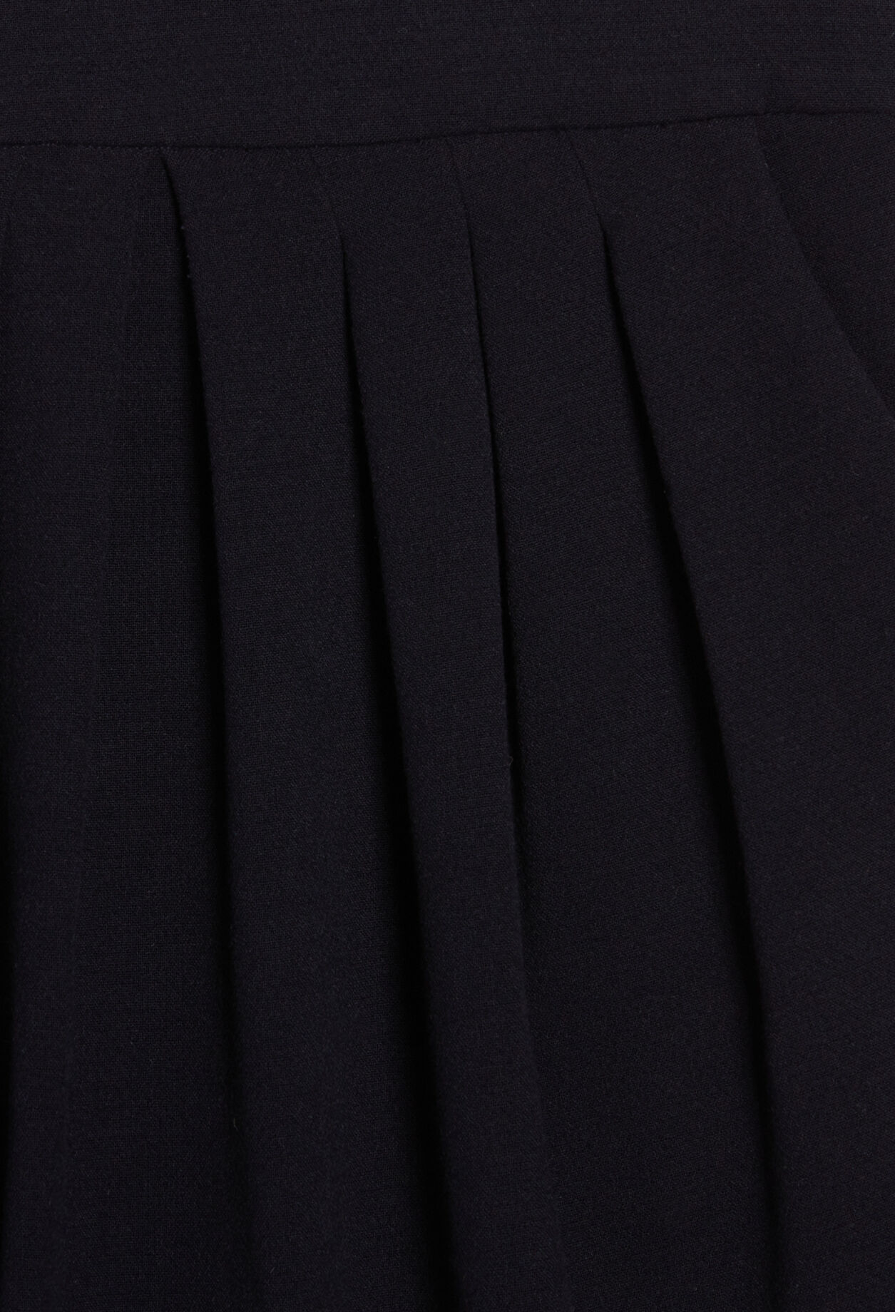 Short skirt with shell details